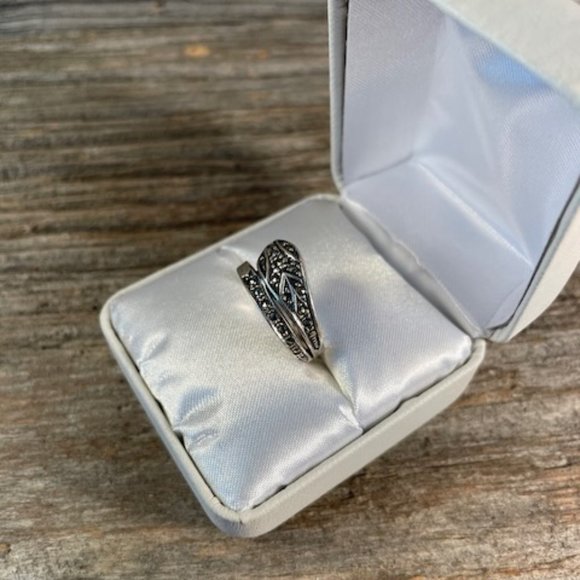 Antique Sterling Silver Marcasite Ring - Picture 5 of 7